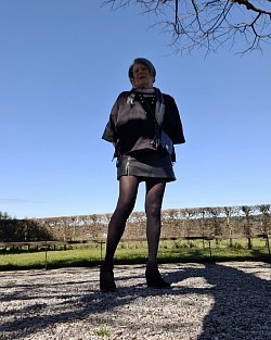 Frühling - auf dem Land im Schatten der Bäume